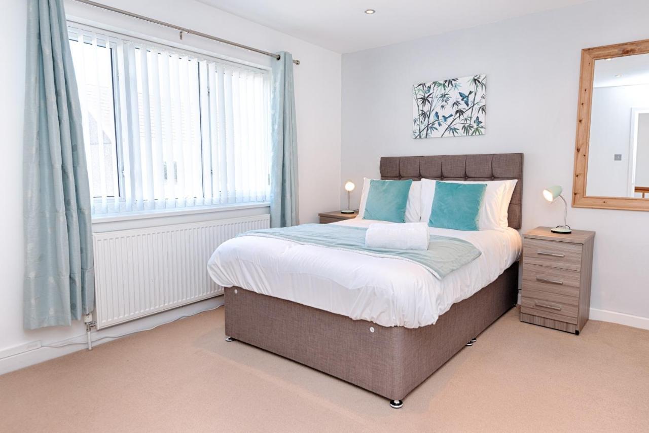 Parking, Garden, En-Suite & Tv'S In All Rooms, Large Living Space 스완지 외부 사진