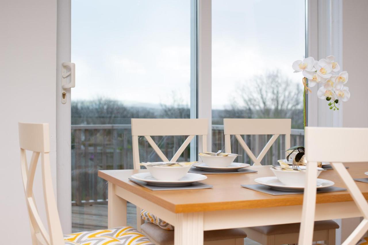 Parking, Garden, En-Suite & Tv'S In All Rooms, Large Living Space 스완지 외부 사진
